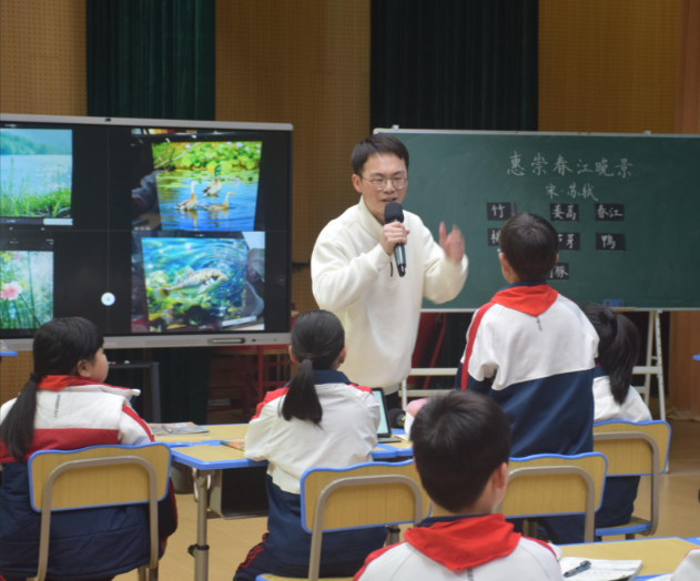 人工智能同享教育的蓝图正铺成更多孩子可感可及的生长通途 人工智能同享教育的蓝图正铺成更多孩子可感可及的生长通途