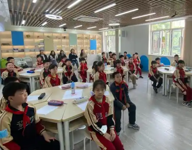 强化师范生扎根服务底层锻炼适配村庄教育的专业